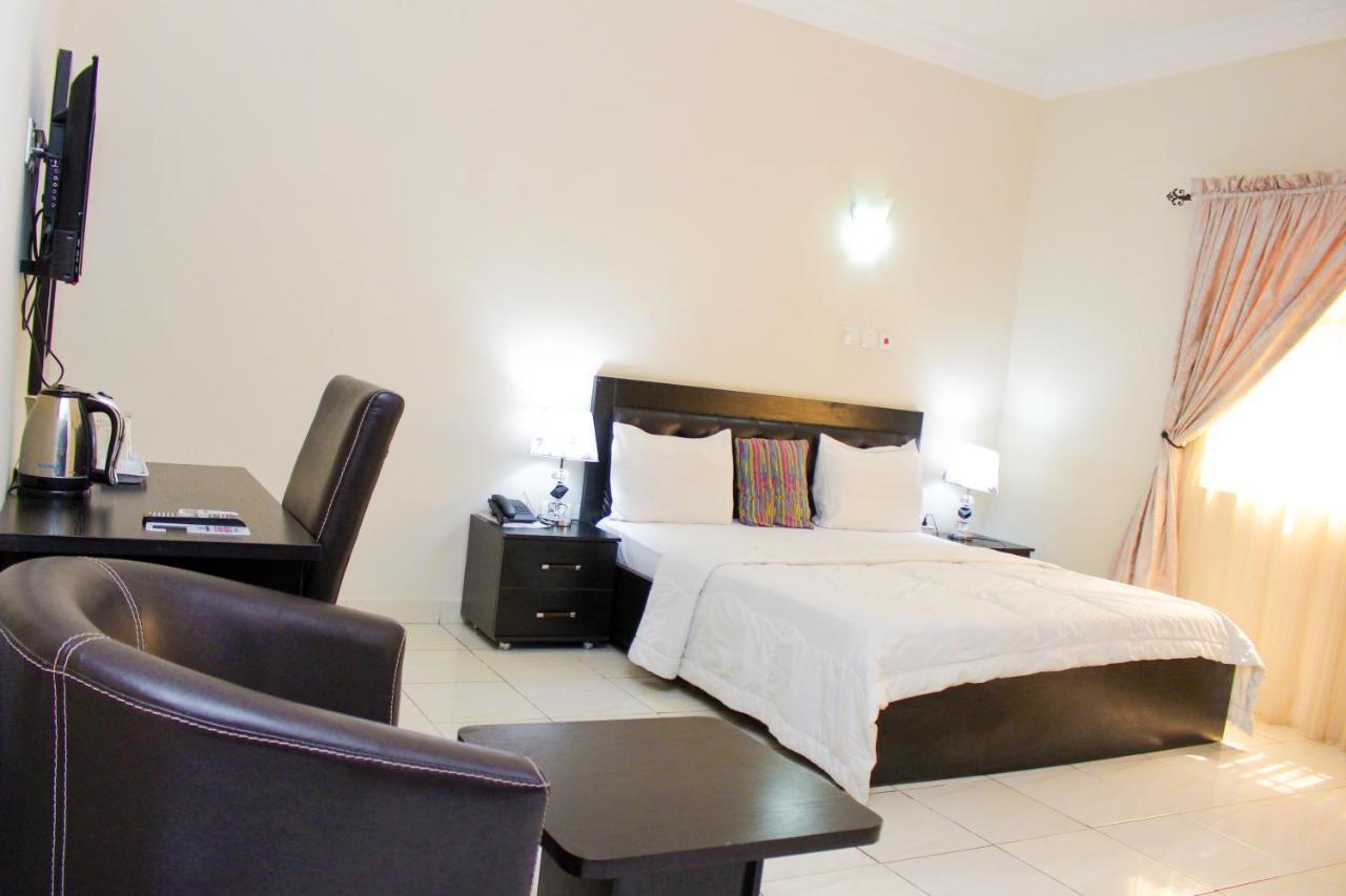 Peace Media Hotels Абуджа Екстер'єр фото